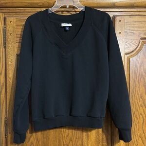 Universal Threads Black V-Neck Women's Sweatshirt.